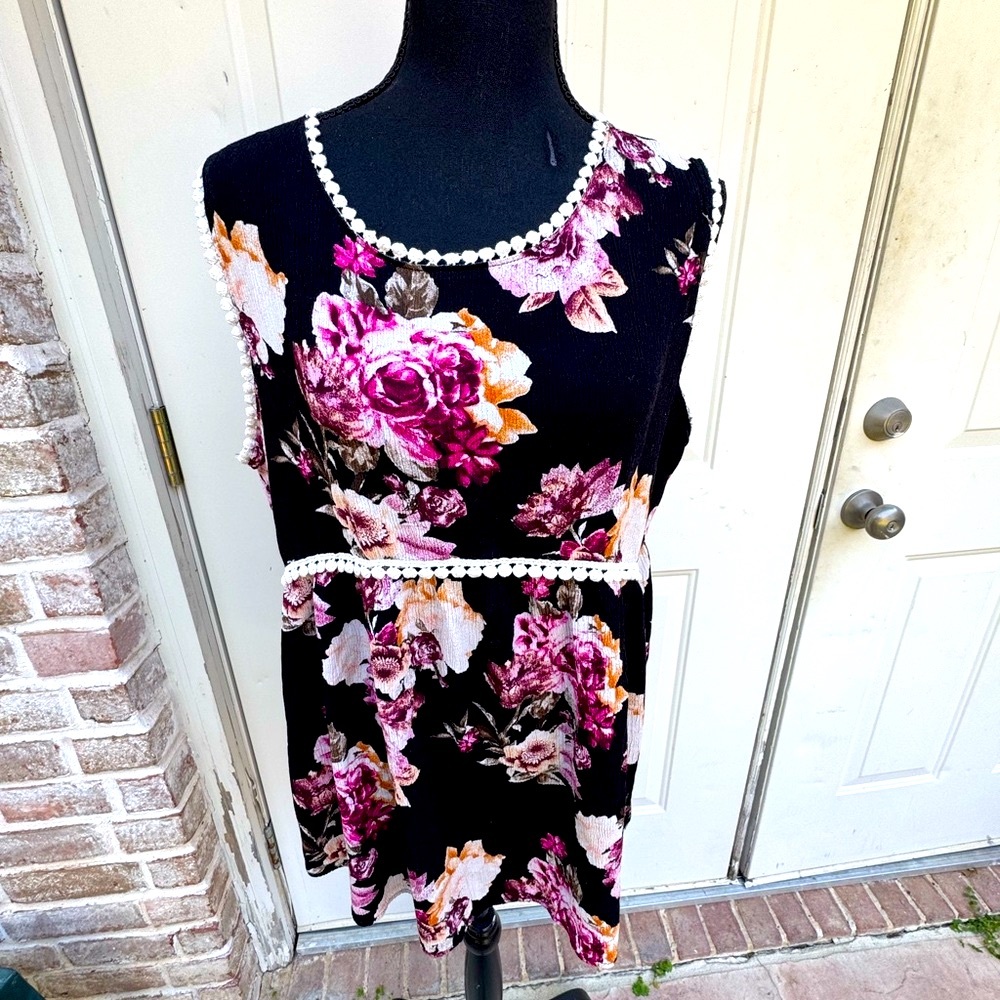 Chic Soul Floral, Sleeveless Blouse with Pearl Trim, Size 1XL
